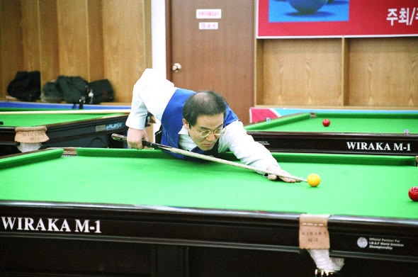 Billiard Academy Sindorim — rows of pool tables in the main hall